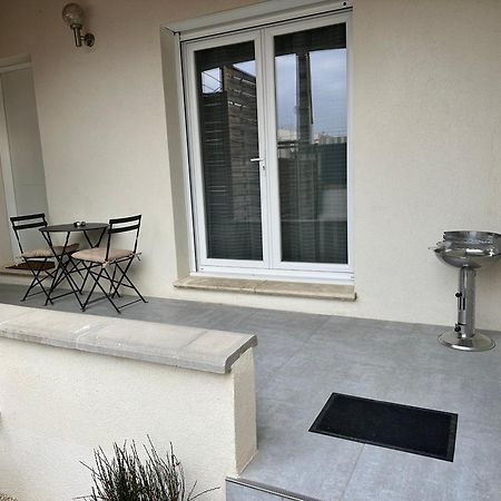 Appartement T2 Avec Terrasse Et Cour Cavaillon Ngoại thất bức ảnh