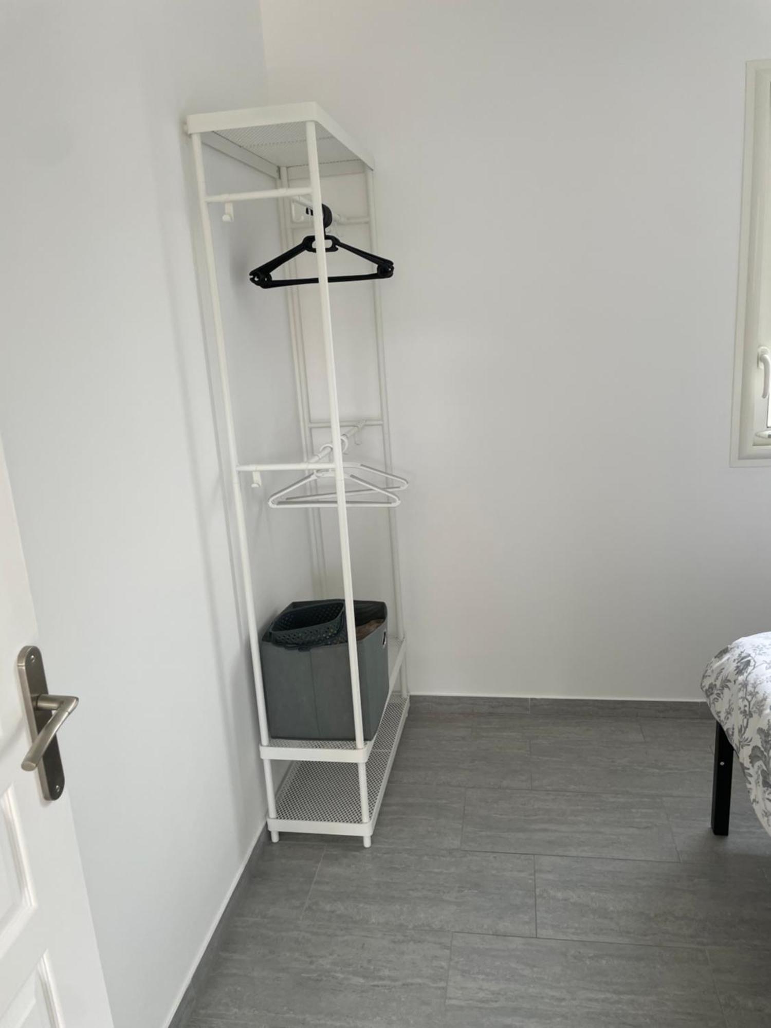 Appartement T2 Avec Terrasse Et Cour Cavaillon Ngoại thất bức ảnh