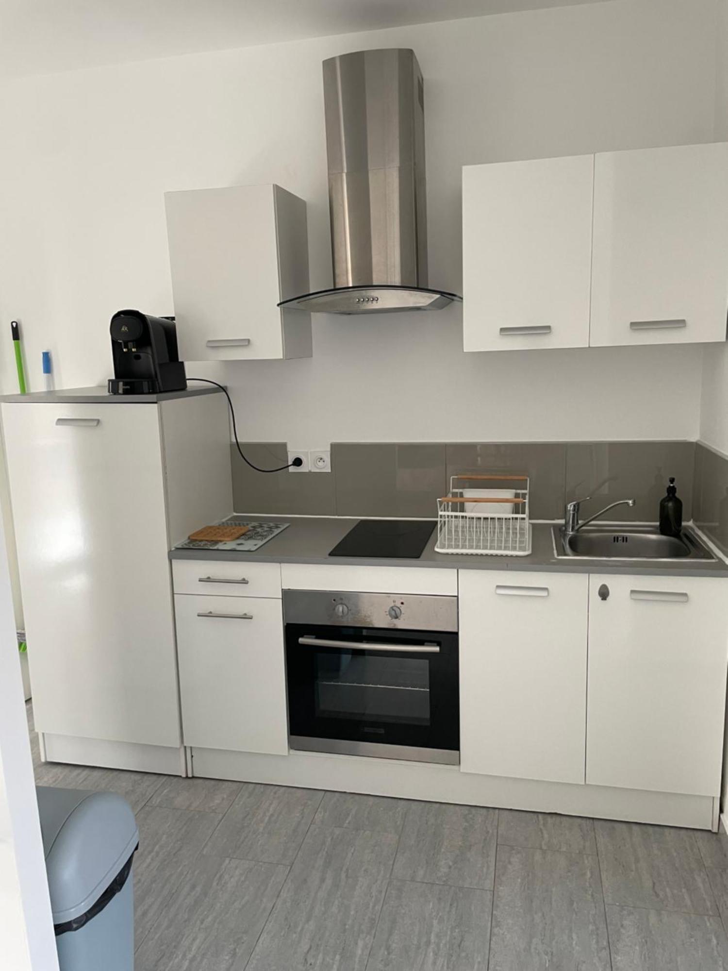Appartement T2 Avec Terrasse Et Cour Cavaillon Ngoại thất bức ảnh