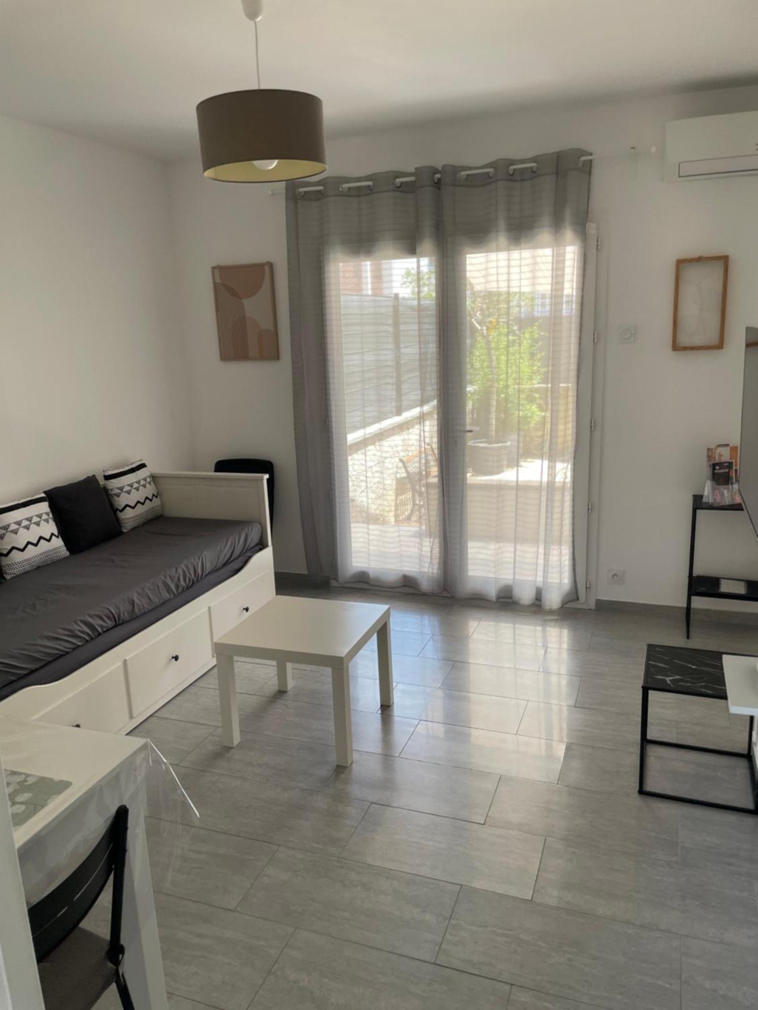 Appartement T2 Avec Terrasse Et Cour Cavaillon Ngoại thất bức ảnh
