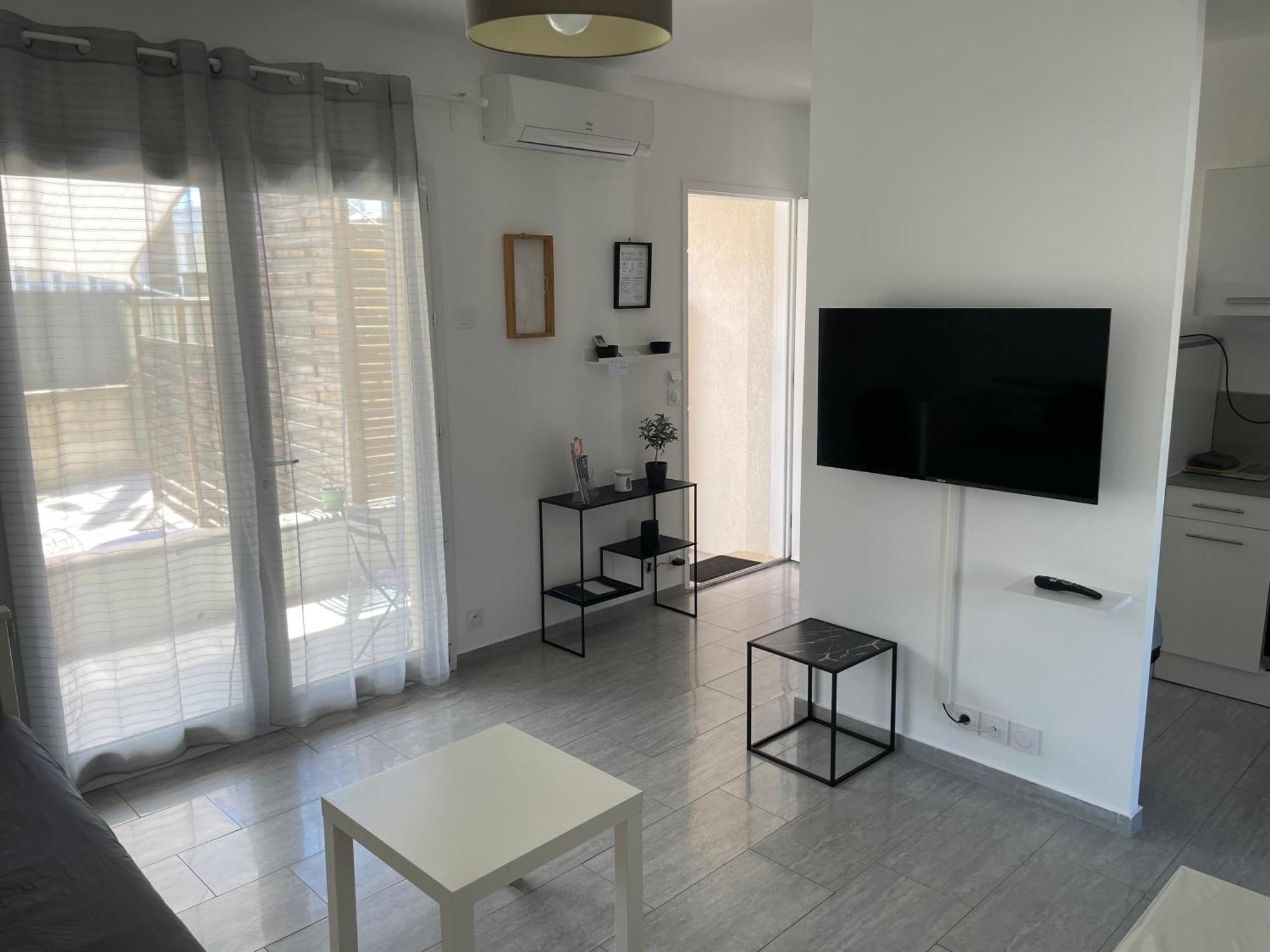 Appartement T2 Avec Terrasse Et Cour Cavaillon Ngoại thất bức ảnh