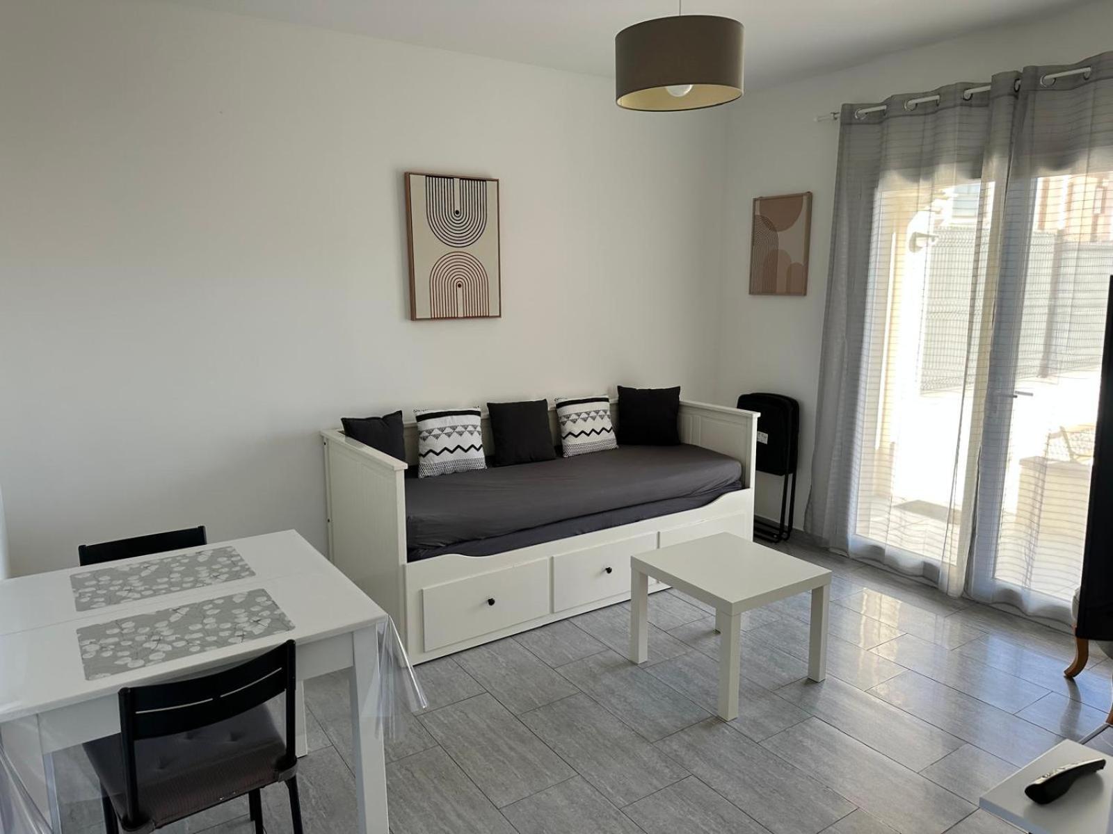 Appartement T2 Avec Terrasse Et Cour Cavaillon Ngoại thất bức ảnh