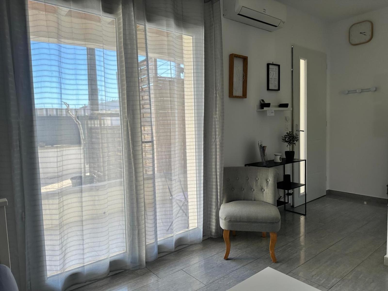 Appartement T2 Avec Terrasse Et Cour Cavaillon Ngoại thất bức ảnh
