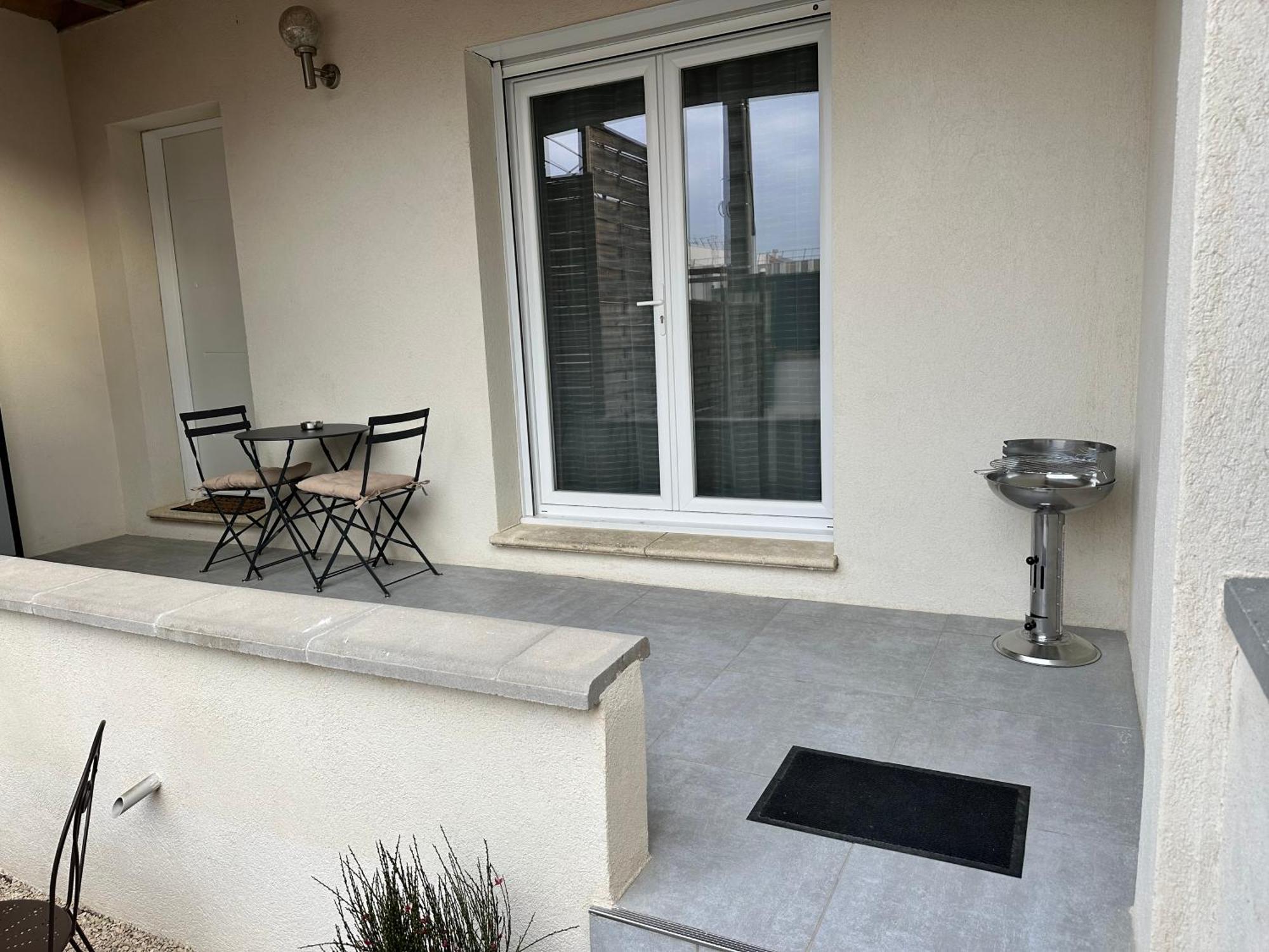 Appartement T2 Avec Terrasse Et Cour Cavaillon Ngoại thất bức ảnh