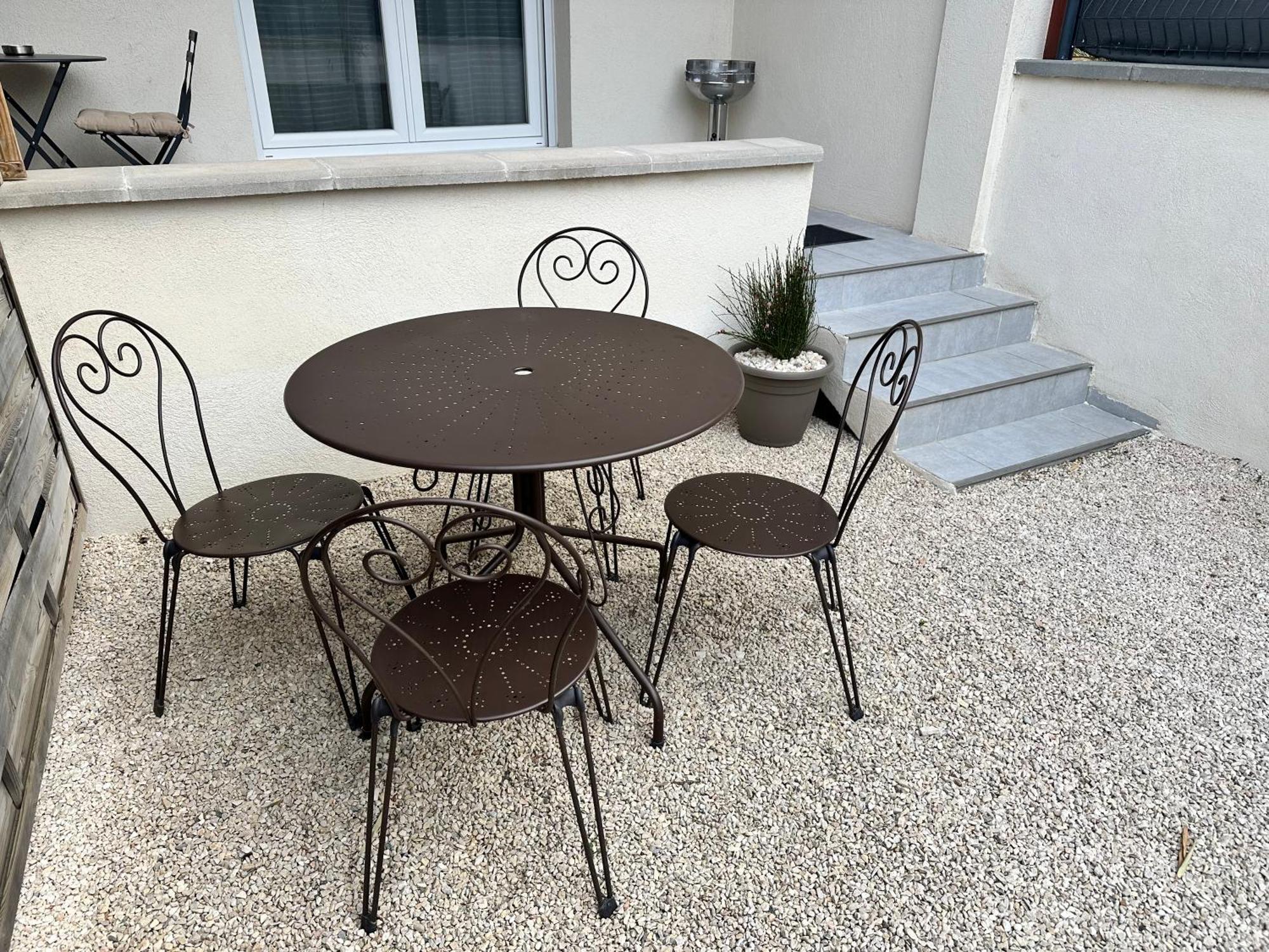 Appartement T2 Avec Terrasse Et Cour Cavaillon Ngoại thất bức ảnh