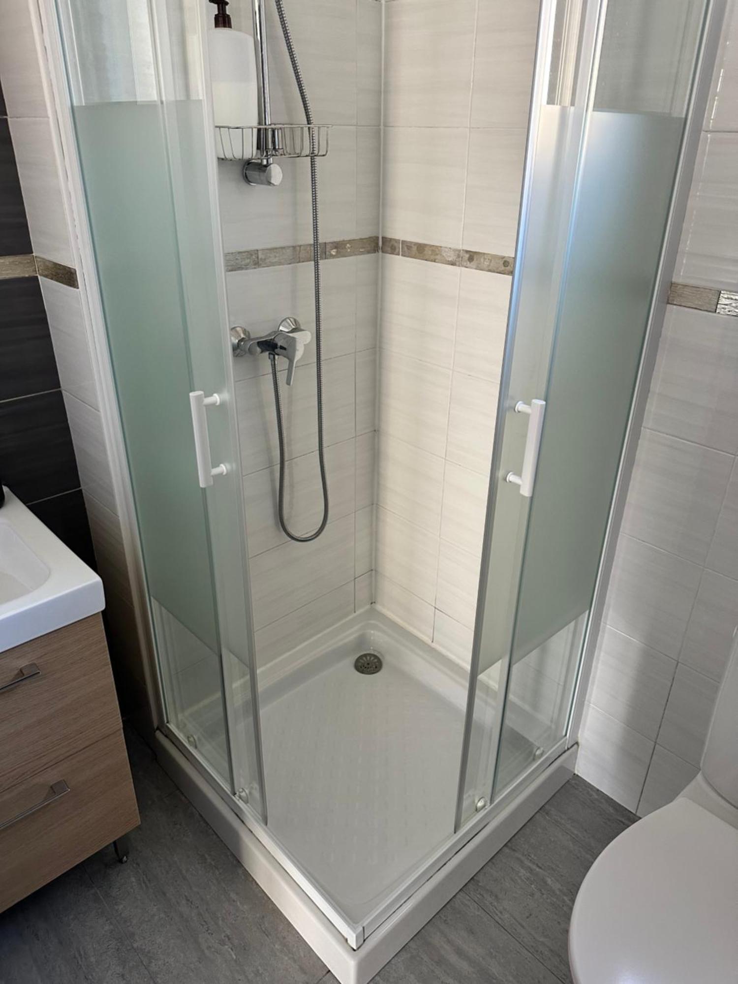 Appartement T2 Avec Terrasse Et Cour Cavaillon Ngoại thất bức ảnh